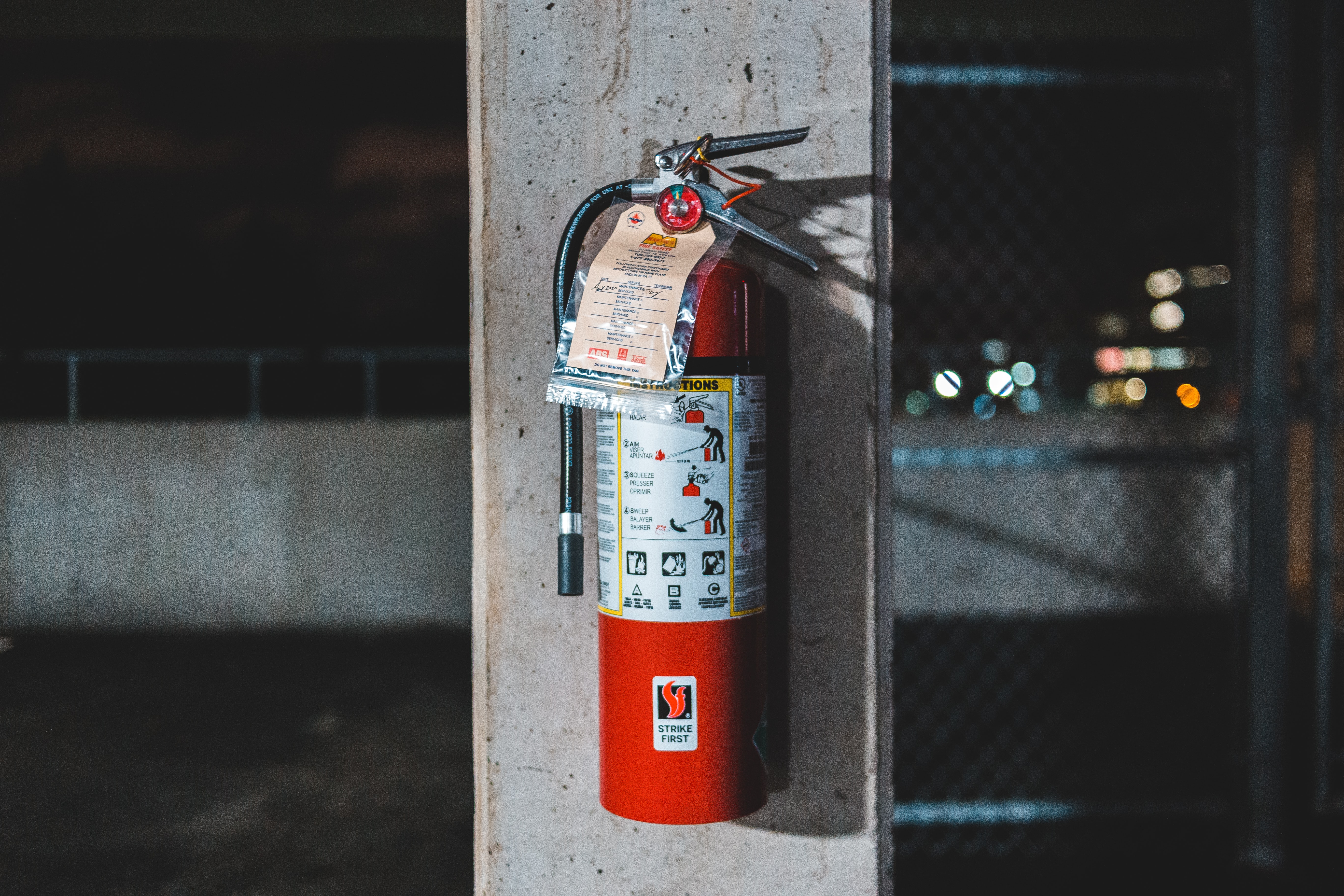 FIRE EXTINGUISHER 1, EAST GERMAN TERRORIST IN ‘DIE HARD WITH A VENGEANCE’ 0