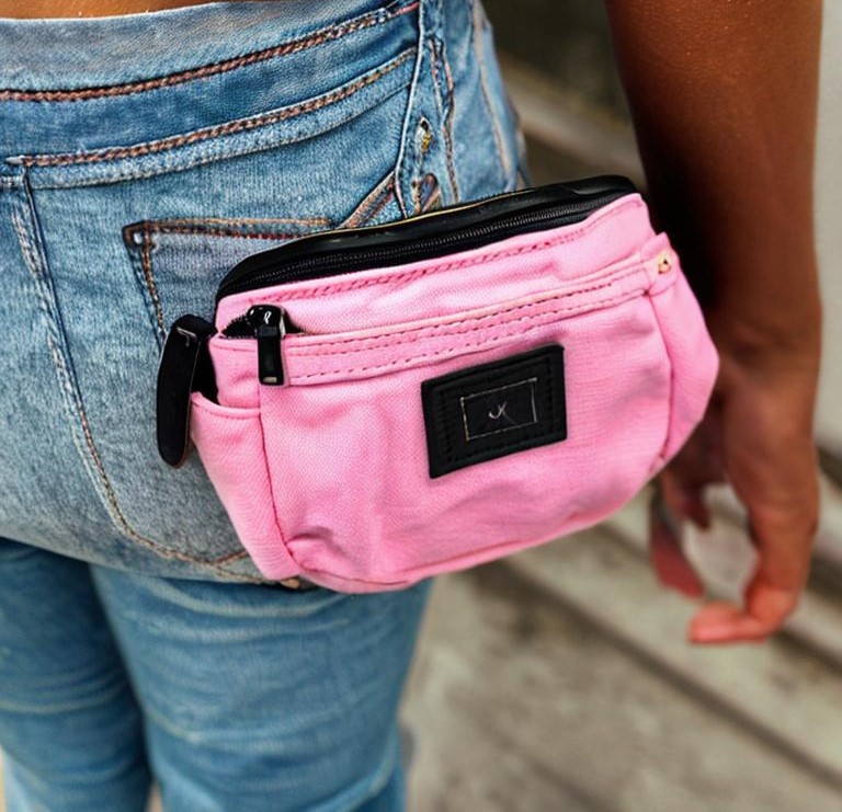 HELLO, MR. CHATBOT! MR. CHATBOT DOES FANNY PACK JOKES