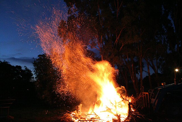 WHAT CAN YOU COOK OVER LIVE COALS WHILE THE NEIGHBORS ARE FINISHED BUT STILL COOLING? GORKO CHEF RAMBO BOLILLO REVEALS HIS SECRETS